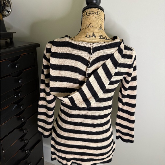 Trina Turk Black and Cream Knit Top - Picture 5 of 8